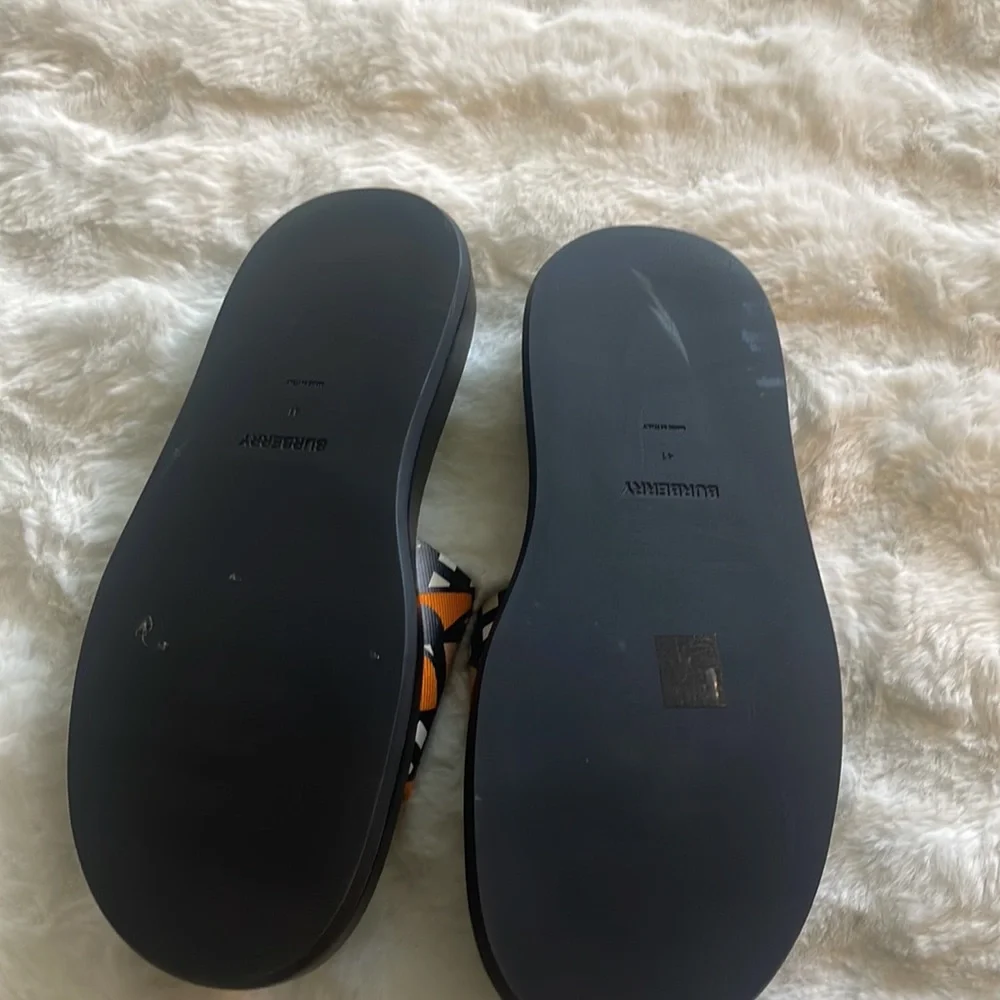 Burberry Buckingham monogram canvas on top leather dole sandals - Picture 3 of 5